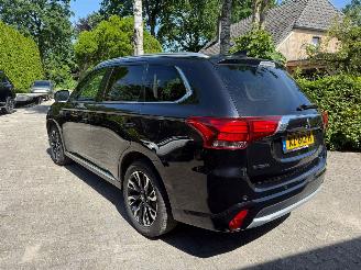Coche accidentado Mitsubishi Outlander 2.0PHEV  PLUGIN PREMIUM LUXE UITVOERING 2016/12