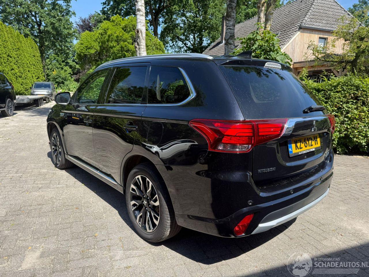 Mitsubishi Outlander 2.0PHEV  PLUGIN PREMIUM LUXE UITVOERING