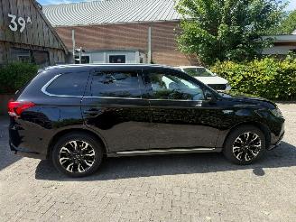 krockskadad bil auto Mitsubishi Outlander 2.0PHEV  PLUGIN PREMIUM LUXE UITVOERING 2016/12