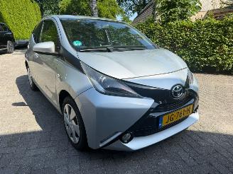 skadebil auto Toyota Aygo 1.0 AIRCO 5DRS NAVI CAMERA 2016/4