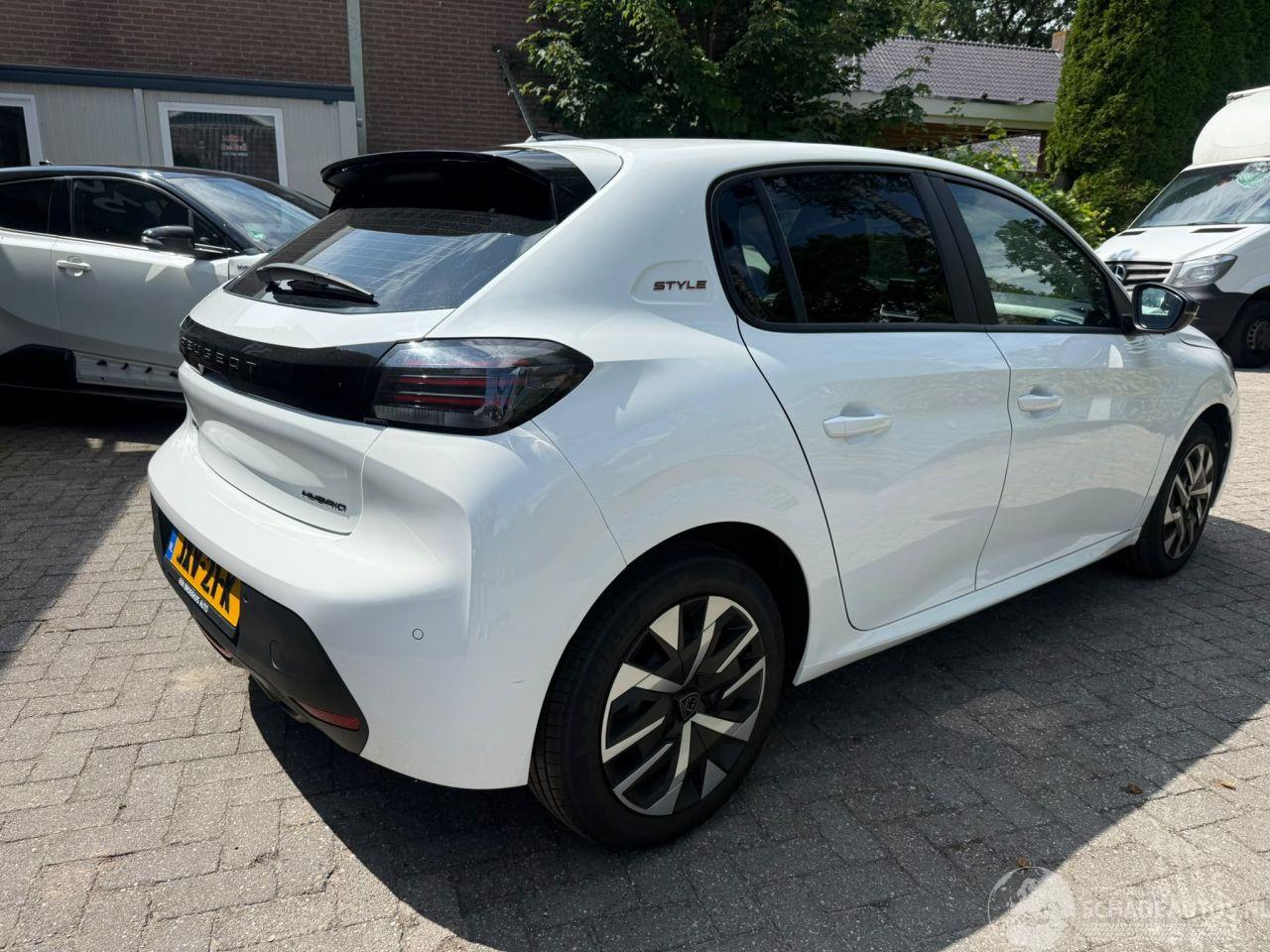 Peugeot 208 1.2 HYBRID 110 E STYLE
