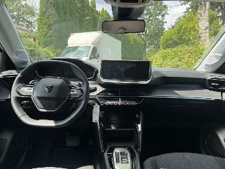 Peugeot 208 1.2 HYBRID 110 E STYLE picture 2