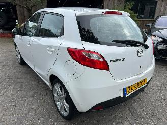 damaged passenger cars Mazda 2 1.3 5DRS AIRCO 2008/2