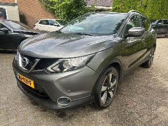 damaged passenger cars Nissan Qashqai 1.2 N-CONNECTA KM NAP PANO 2017/2