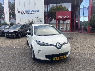 krockskadad bil auto Renault Zoé R240 INTENS 22KWH MET NIEUWE APK 2016/8