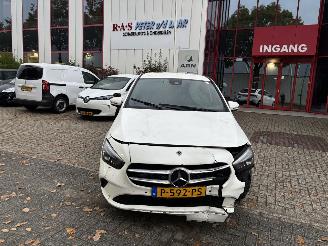 krockskadad bil auto Mercedes B-klasse B200 D 2022/5
