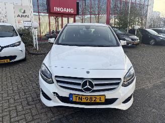 Vaurioauto  passenger cars Mercedes B-klasse 220D 130KW 2018/10