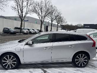 Volvo V-60 2.4 D6 AWD R-DESIGN PLUG IN HYBRIDE picture 3