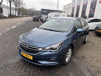 Opel Astra SPORTS TOURER GEEN SCHADE picture 2
