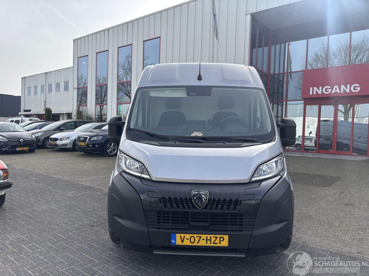 Peugeot Boxer 2.2 BLUEHDI 120 L3H2 3.3T