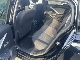 Opel Astra SPORTS TOURER BNS EDITION 1.2 96KW GEEN SCHADE picture 10