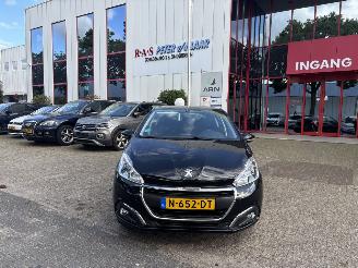 uszkodzony samochody osobowe Peugeot 208 1.2 PT ALLURE 2019/1