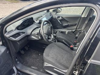 Peugeot 208 1.2 PT ALLURE picture 8
