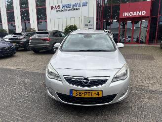 damaged passenger cars Opel Astra SPORTS TOURER 1.4 T EDITION 2011/3