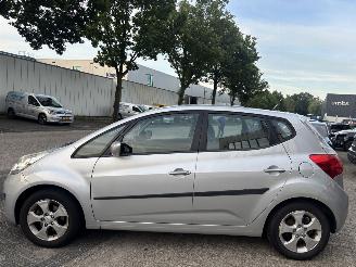 Kia Venga 1.4 CVVT X-ECUTIVE picture 3