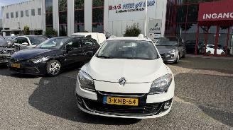  Renault Mégane 1.5 DCI AUTOMAAT SCHADE AAN DORPEL 2013/4