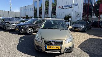 damaged passenger cars Fiat Sedici  2009/1