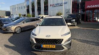 damaged passenger cars Hyundai Kona 1.6 GDI HEV FASHION BIJGELUID IN MOTOR 2021/5