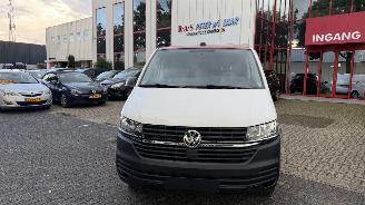 krockskadad bil auto Volkswagen Transporter 2.0 TDI 28 ECONOMY BUSINESS 2022/8