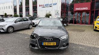 krockskadad bil auto Audi A3 LIMOUSINE 30 TFSI 2019/1