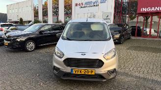 Vaurioauto  passenger cars Ford Transit COURIER 1.5 TDCI TREND DURAT 2020/2