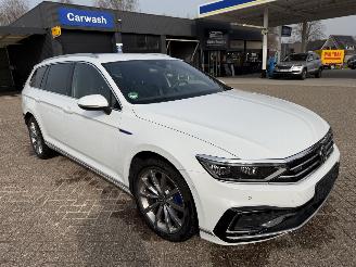 krockskadad bil auto Volkswagen Passat Variant GTE 2023/11