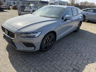 Volvo V-60 T6  Plug-in AWD picture 16