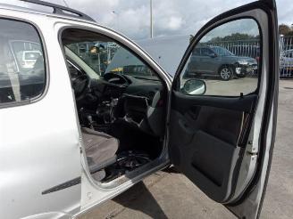 Toyota Yaris-verso Yaris Verso (P2), MPV, 1999 / 2005 1.5 16V picture 15