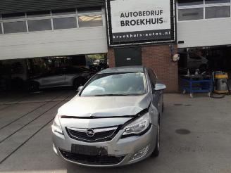 Vrakbiler auto Opel Astra Astra J (PC6/PD6/PE6/PF6), Hatchback 5-drs, 2009 / 2015 1.4 Turbo 16V 2012/5
