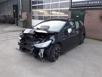 Salvage car Volkswagen ID.3 ID.3 (E11/E12), Hatchback 5-drs, 2019 First, Life, Pro 58 kWh 2020/11