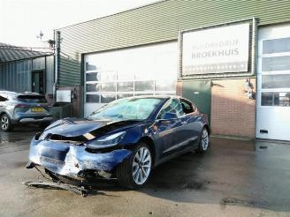 Coche siniestrado Tesla Model 3 Model 3, Sedan, 2017 Long Range AWD 75 kWh 2019/12
