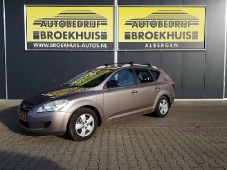 Schadeauto Kia Cee d Sporty Wagon 1.4 CVVT X-ecutive 2010/12