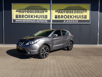 Vaurioauto  passenger cars Nissan Qashqai 1.2 Connect Edition 2014/8