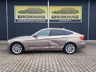 BMW 3-serie 320i xDrive High Executive picture 2