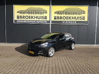 skadebil auto Renault Clio 0.9 TCe Intens Limited 2018/1