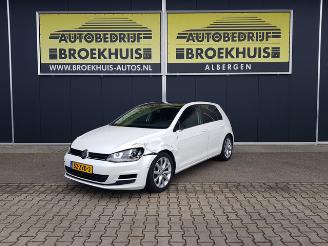 krockskadad bil auto Volkswagen Golf 2.0 TDI Highline 2013/2