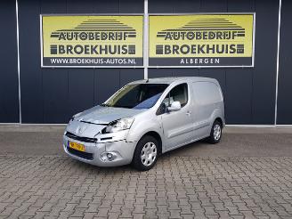 krockskadad bil bedrijf Peugeot Partner 120 1.6 e-HDI L1 Navteq 2Tronic AUTOMATIC 2014/4