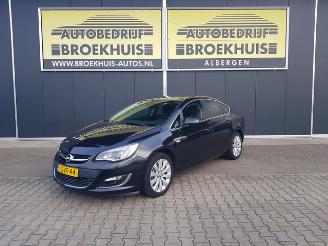 damaged passenger cars Opel Astra 1.4 Turbo Cosmo 2013/12