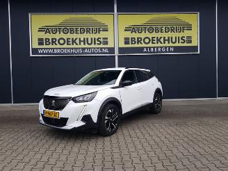 krockskadad bil auto Peugeot 2008 1.2 PureTech Allure Pack 2022/3