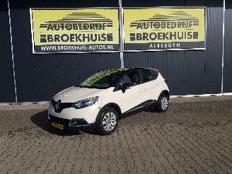 skadebil auto Renault Captur 0.9 TCe Expression 2014/6