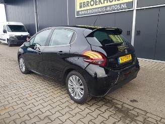 Peugeot 208 1.2 PureTech Allure picture 7