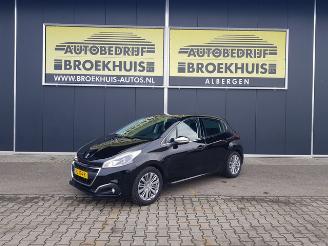 skadebil auto Peugeot 208 1.2 PureTech Allure 2015/11