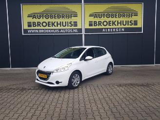 krockskadad bil auto Peugeot 208 1.0 VTi Active 2013/10