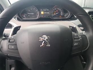 Peugeot 2008 1.2 VTi Active Pack Premium Automatic picture 16