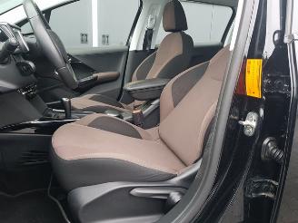 Peugeot 2008 1.2 VTi Active Pack Premium Automatic picture 13