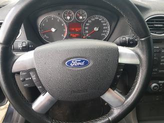 Ford Focus 1.6-16V Ghia picture 16