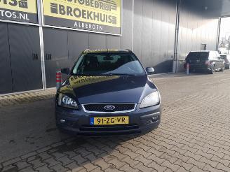 Ford Focus 1.6-16V Ghia picture 3