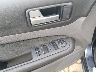 Ford Focus 1.6-16V Ghia picture 21