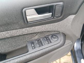 Ford Focus 1.6-16V Ghia picture 21