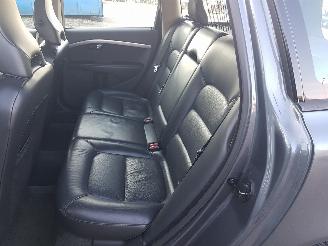 Volvo V-70 2.4D Momentum picture 12